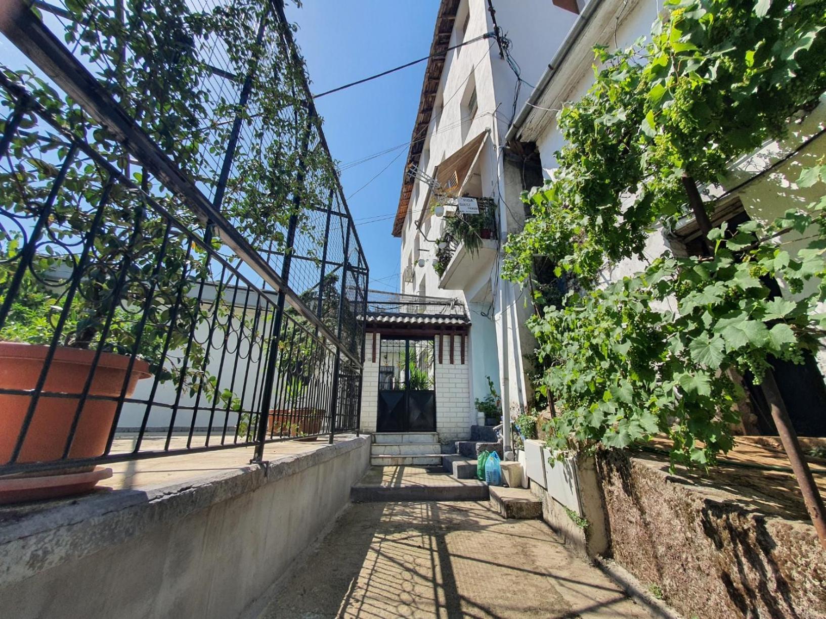 Hida Guest House Gjirokaster Exterior photo